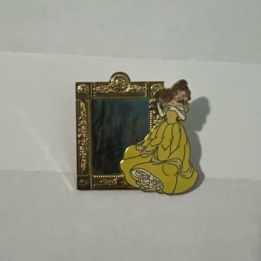 Official Disney Trading Pin Enchanted Tales with Belle Lenticular Magic Mirror